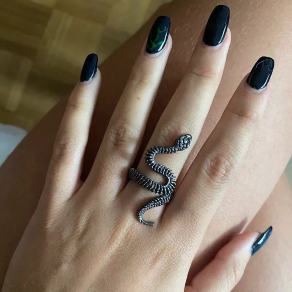 “Infatuated” Snake Edgy/Gothic Unique Wrap Ring - Picture 8 of 16